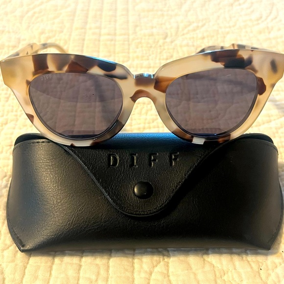 DIFF sunglasses - cream tortoise shell - Picture 1 of 5